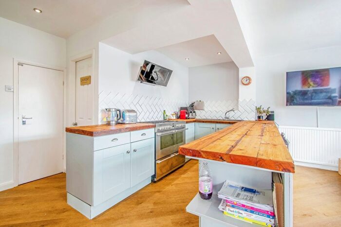 4 Bedroom Detached House For Sale In Potovens Lane, Outwood, Wakefield, West Yorkshire, WF1