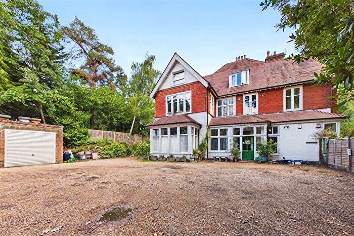 3 Bedroom Flat For Sale In Camberley, Surrey, GU15