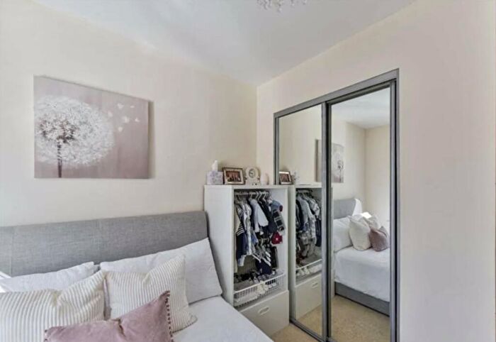 1 Bedroom Flat To Rent In Dalmeny Way, Epsom, KT18