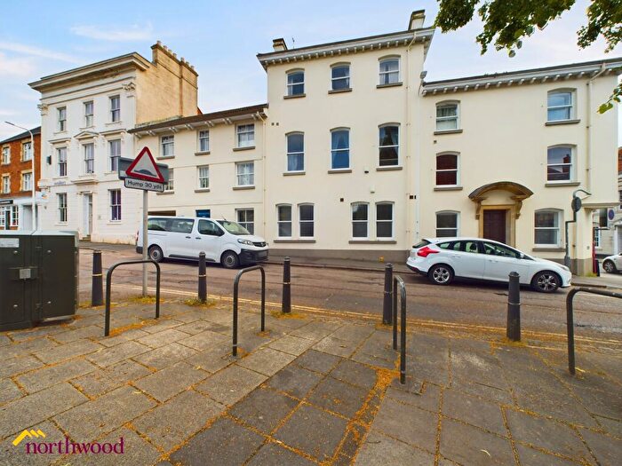 1 Bedroom Flat For Sale In Flat The Old Bank Horsefair Banbury, OX16