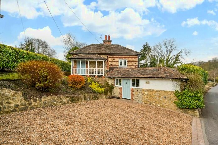 2 Bedroom Cottage For Sale In Stonehill, Ashford, TN25