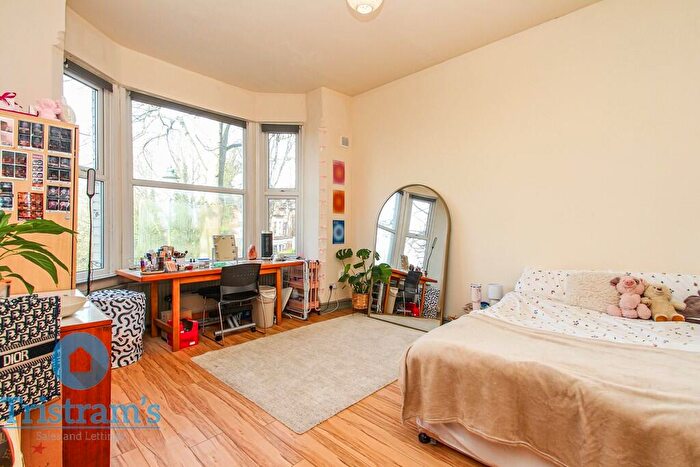3 Bedroom Apartment To Rent In Waterloo Road, Nottingham, NG7