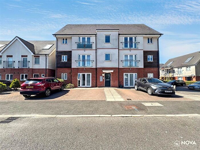 2 Bedroom Flat For Sale In Digby Close, Luton, LU4