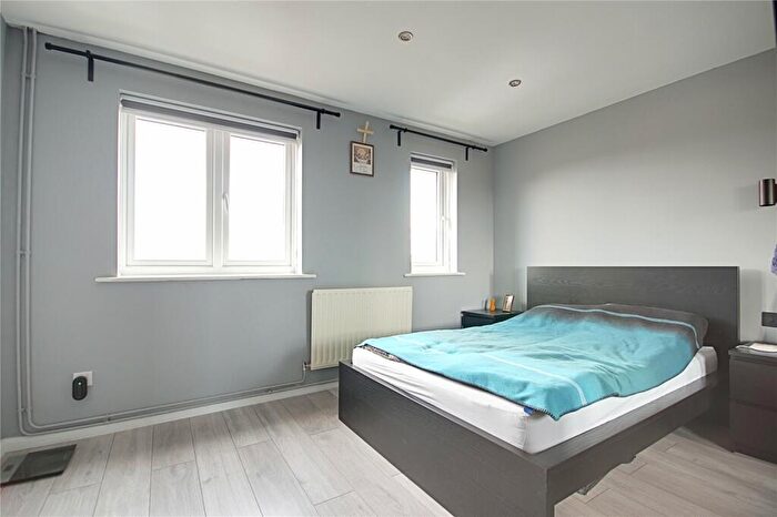 1 Bedroom Flat For Sale In Larmans Road, Enfield, Middlesex, EN3