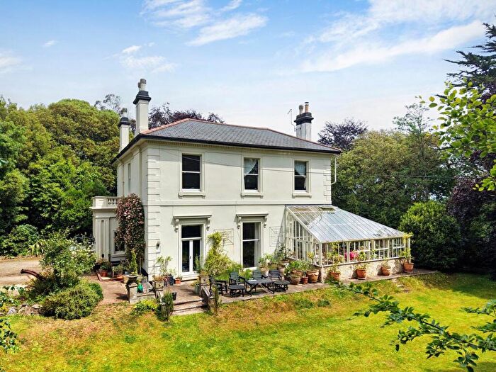 5 Bedroom Villa For Sale In East Cliff Road, EX7