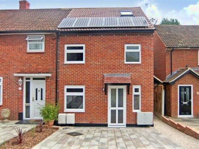 1 Bedroom Ground Maisonette To Rent In Willingale Road, Loughton, Essex, IG10