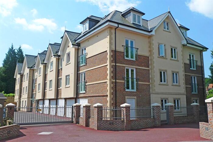 2 Bedroom Flat To Rent In Regency Mews, Queens Road, Haywards Heath, RH16