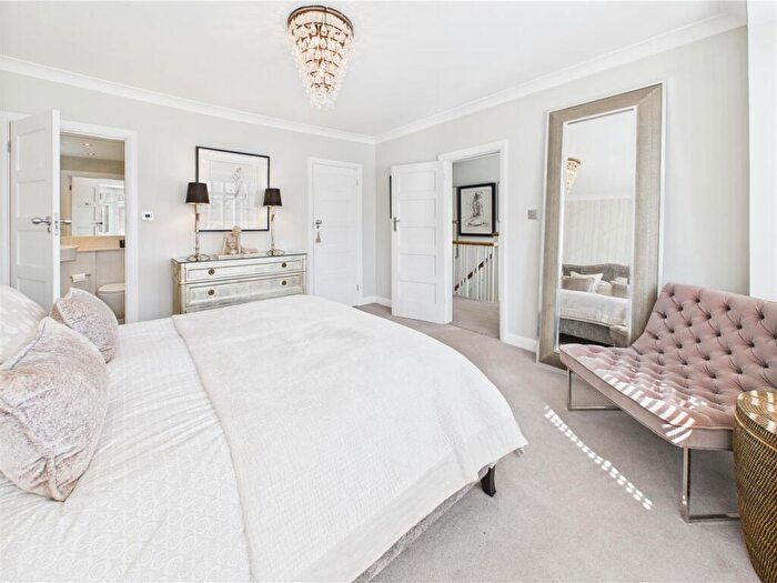 5 Bedroom Detached House For Sale In Woodside Avenue, Hersham, Walton-On-Thames, KT12