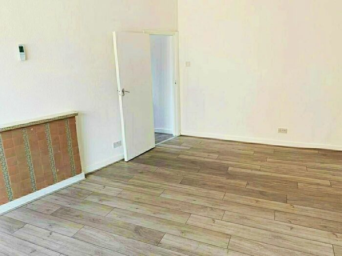 2 Bedroom Flat To Rent In Hoe Street, Walthamstow, E17