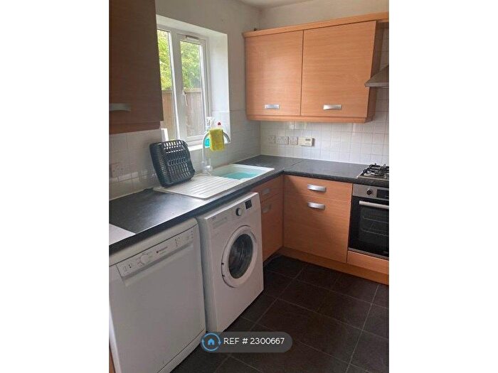 5 Bedroom Terraced House To Rent In Godwin Way, Stoke-On-Trent, ST4