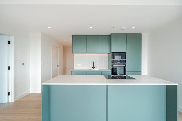 2 Bedroom Flat To Rent In Parkview Avenue Brent Cross, NW2