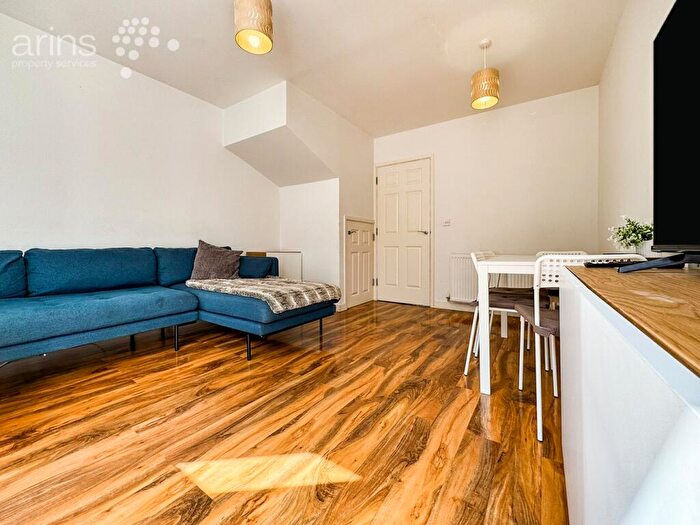 2 Bedroom Terraced House For Sale In Glenmore Place, Tilehurst, Reading, RG30