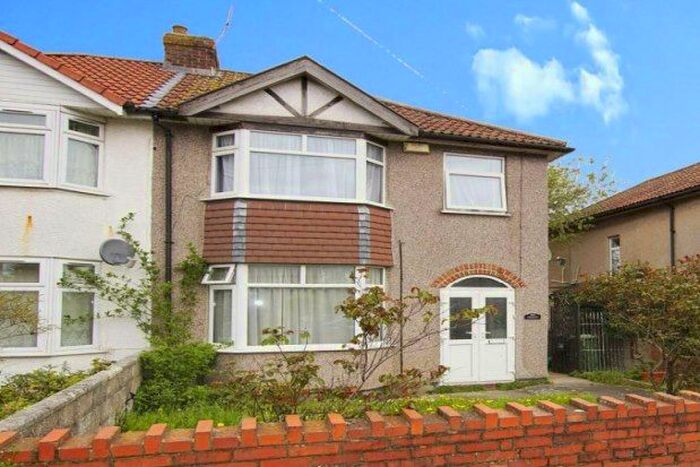 4 Bedroom Property To Rent In Mackie Grove, Bristol, BS34