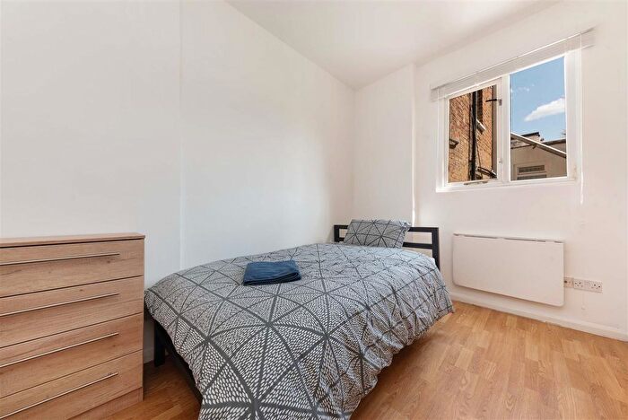 Studio To Rent In St Petersburgh Place, Bayswater, W2
