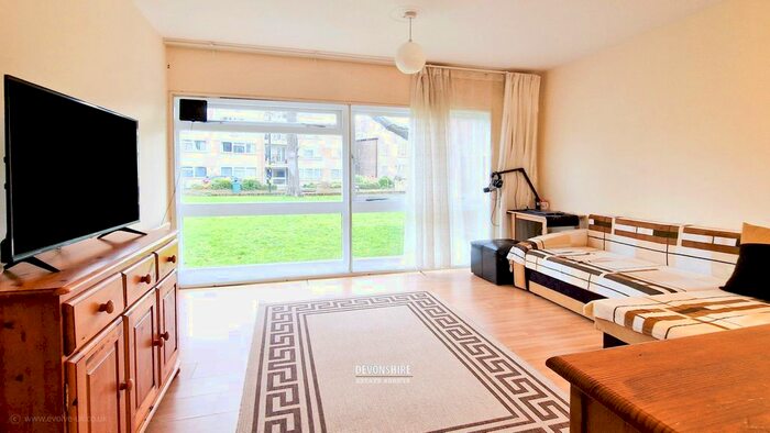 2 Bedroom Flat To Rent In Oak Tree Close, Ealing, W5
