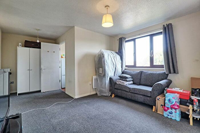 1 Bedroom Flat For Sale In Parsonage Road, Grays, RM20