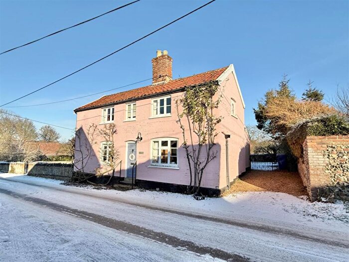 3 Bedroom Cottage For Sale In Nethergate Street, Hopton, IP22