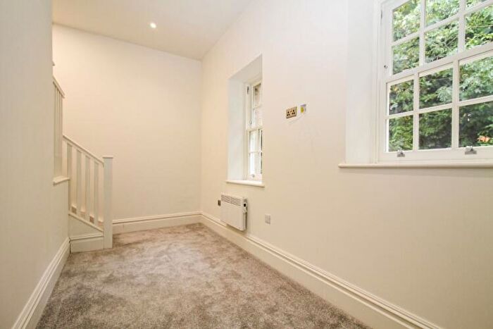 2 Bedroom Property To Rent In Cliff Oaks, Fawcett Lane, Leeds, LS12