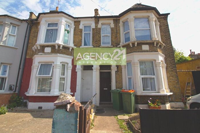 1 Bedroom Flat For Sale In Sheringham Avenue, Manor Park, E12