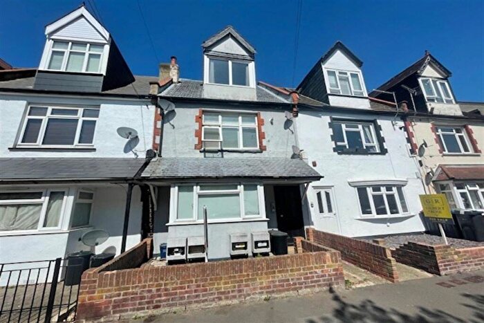 2 Bedroom Flat For Sale In Pall Mall, Leigh On Sea, SS9