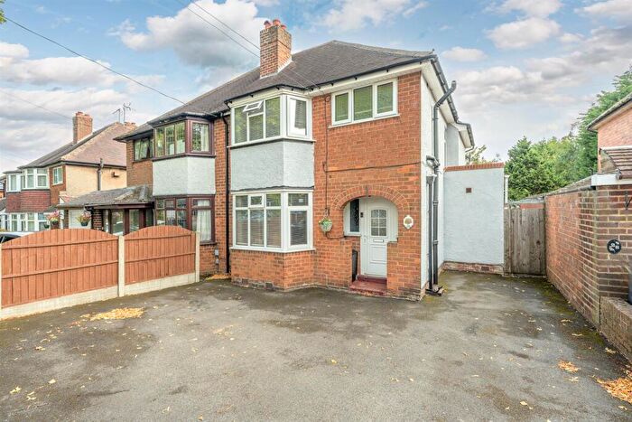 3 Bedroom Semi-Detached House For Sale In Clydesdale Road, Quinton, Birmingham, B32