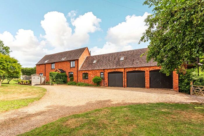 4 Bedroom Equestrian Property For Sale In Long Buckby Wharf, Long Buckby, Northampton, Northamptonshire, NN6