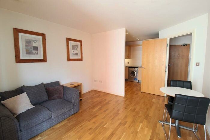 1 Bedroom Flat To Rent In Whitehall Quay, Leeds, West Yorkshire, LS1