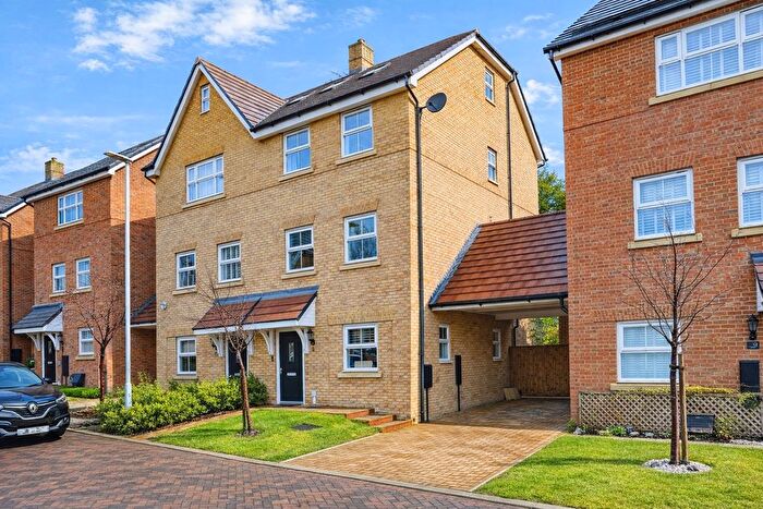 4 Bedroom Semi-Detached House For Sale In Jay Close, Hemel Hempstead, HP3