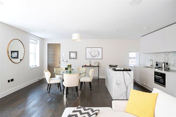 2 Bedroom Flat To Rent In Dyer's Buildings, London, EC1N