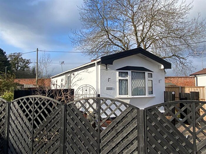 2 Bedroom Property For Sale In Westhorpe, Marlow, SL7