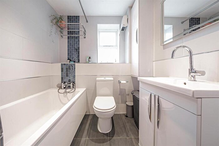 2 Bedroom Flat For Sale In Chamberlayne Avenue, Wembley, HA9