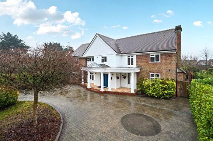 6 Bedroom Detached House For Sale In School Close, High Wycombe, HP11