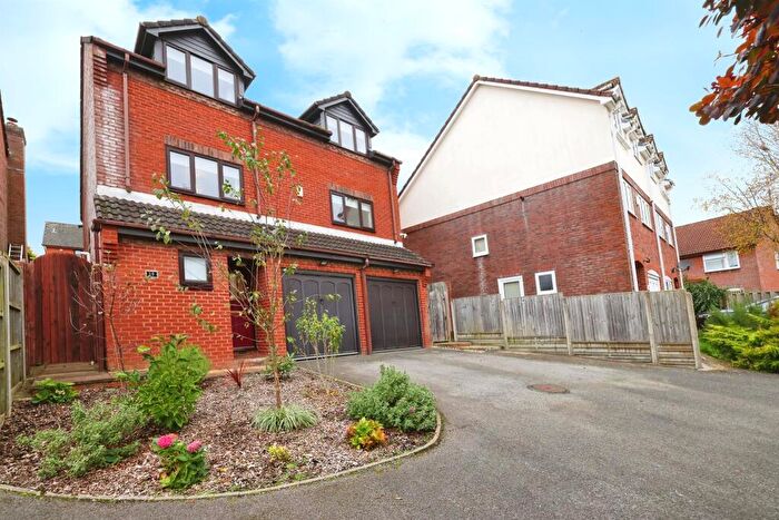 4 Bedroom Detached House For Sale In Heron Walk, Durrington, Salisbury, SP4