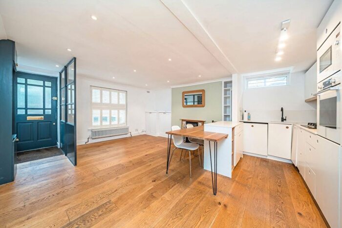 2 Bedroom Flat To Rent In Larkhall Rise, Clapham, SW4