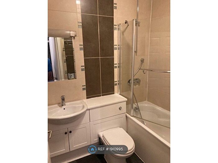 1 Bedroom Flat To Rent In Colliers Wood, London, SW19