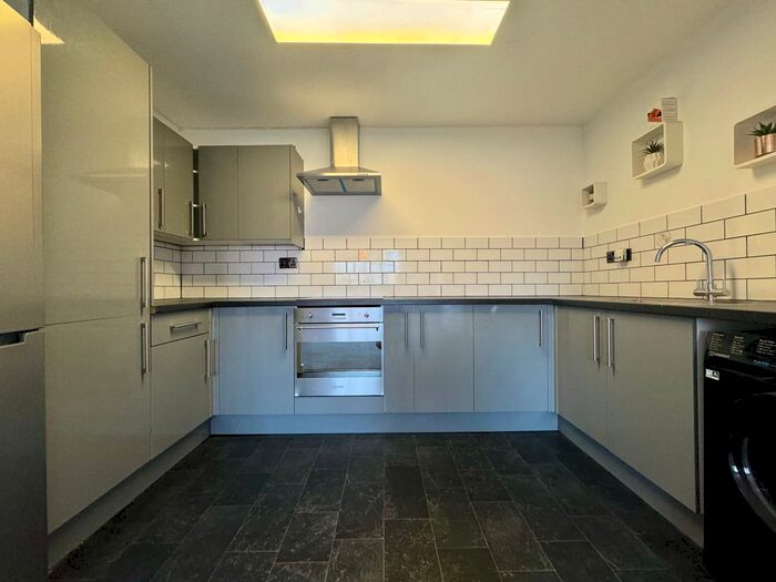 1 Bedroom Flat To Rent In The Foxgloves, Hedge End, Southampton, SO30