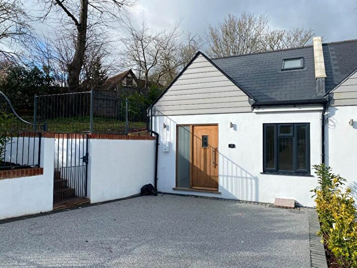 1 Bedroom End Of Terrace House To Rent In Amberley Road, Buckhurst Hill, Essex, IG9