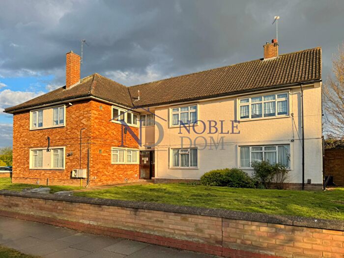 2 Bedroom Flat To Rent In Jubilee Drive, Ruislip, HA4