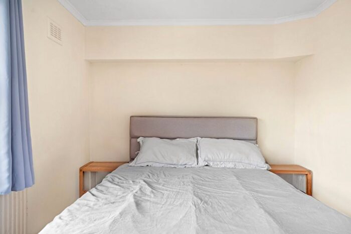 1 Bedroom Flat To Rent In Rum Close, Wapping, E1W