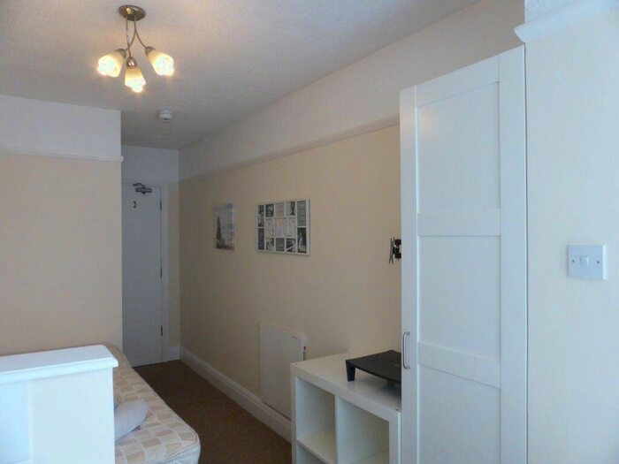 Studio To Rent In Boundary Road-, P10