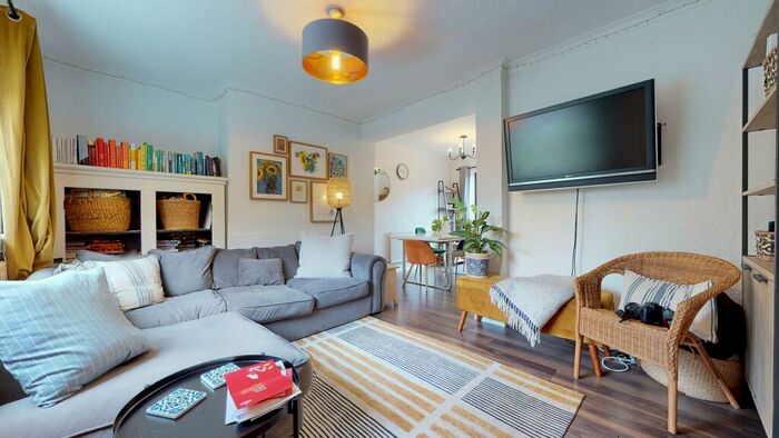 2 Bedroom Flat To Rent In Marriott Road, E15