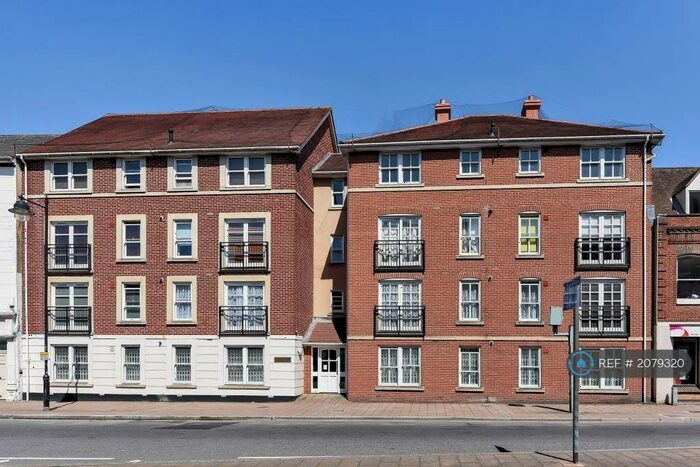 2 Bedroom Flat To Rent In Blenheim Court, Reading, RG1