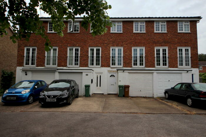 4 Bedroom House To Rent In South Sutton, SM2