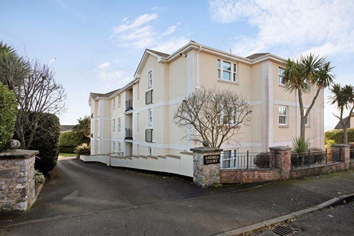 2 Bedroom Flat For Sale In Yannon Drive, Teignmouth, TQ14