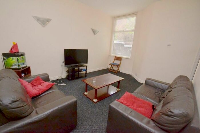 3 Bedroom House To Rent In Eileen Grove, Manchester, M14