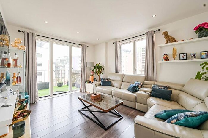 3 Bedroom Flat For Sale In Boyd Building, Gallions Reach, London, E16