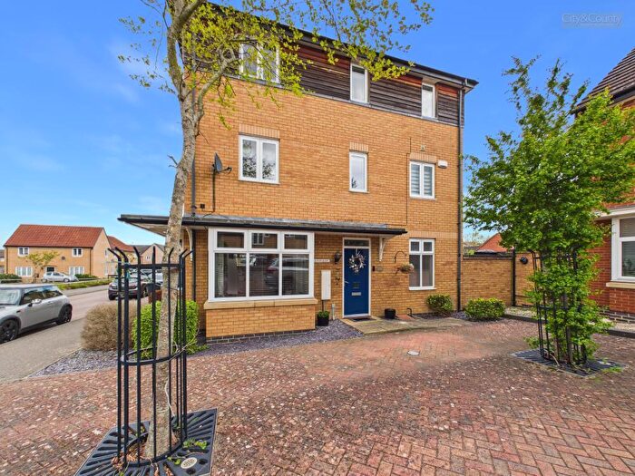 4 Bedroom End Of Terrace House For Sale In Beadle Way, Peterborough, PE4