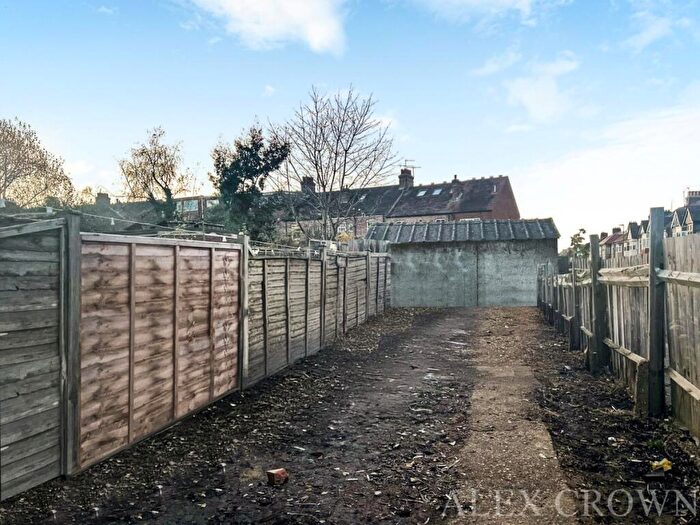 3 Bedroom Flat To Rent In Cornwall Road, Harrow, HA1