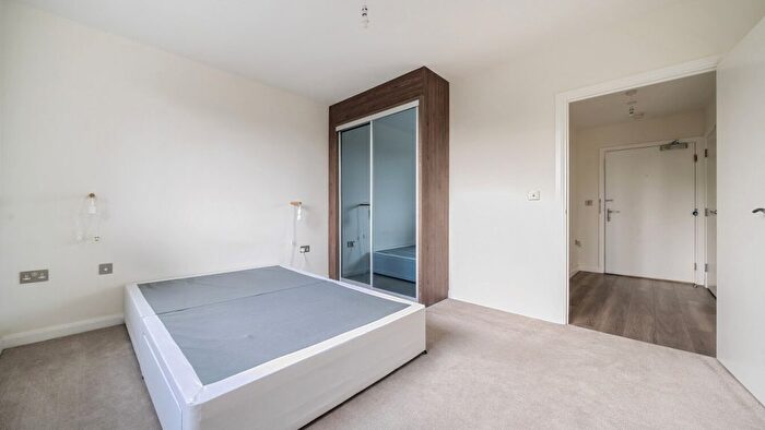 1 Bedroom Flat For Sale In Cranton Avenue, Hayes, UB3