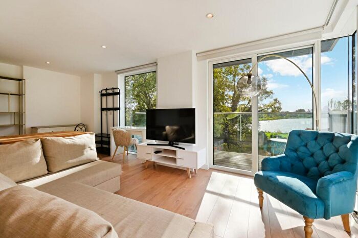 1 Bedroom Flat To Rent In Riverside Apartments, London, N4